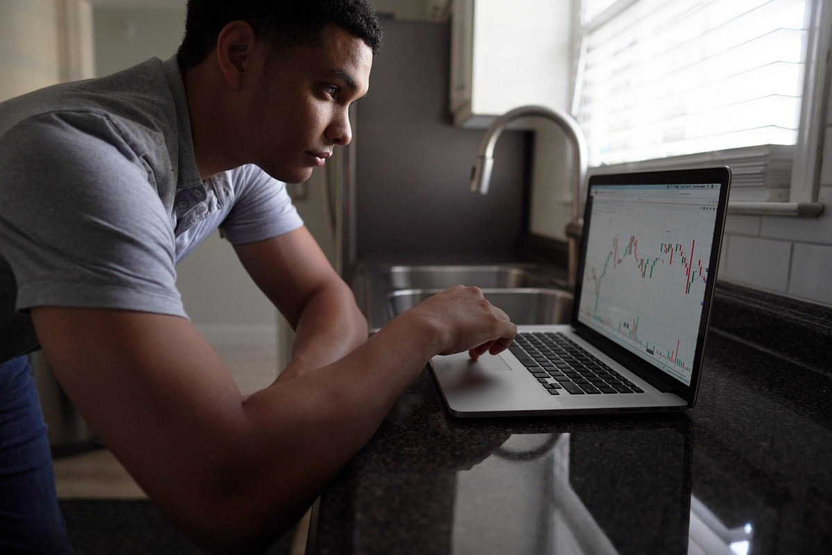 A dynamic digital display featuring interwoven line and bar financial charts, clearly illustrating upward, downward, and consolidating price trends with precise data visualization against a clean, high-tech backdrop.