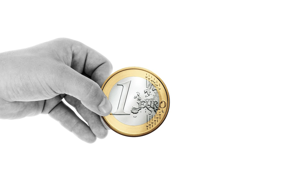 A euro banknote and coins visibly eroding and shrinking over time, symbolizing the silent loss of purchasing power due to inflation.