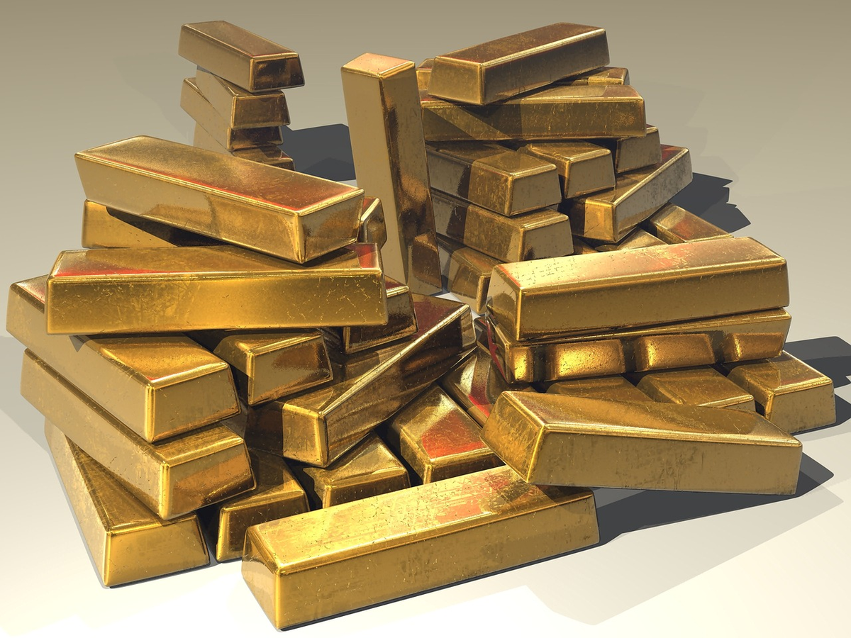 A vibrant, mature tree with its dense canopy composed of various denominations of currency, growing robustly from deep roots anchored by a single, small initial coin, symbolizing the powerful, long-term accumulation of wealth through compound interest and strategic investment.