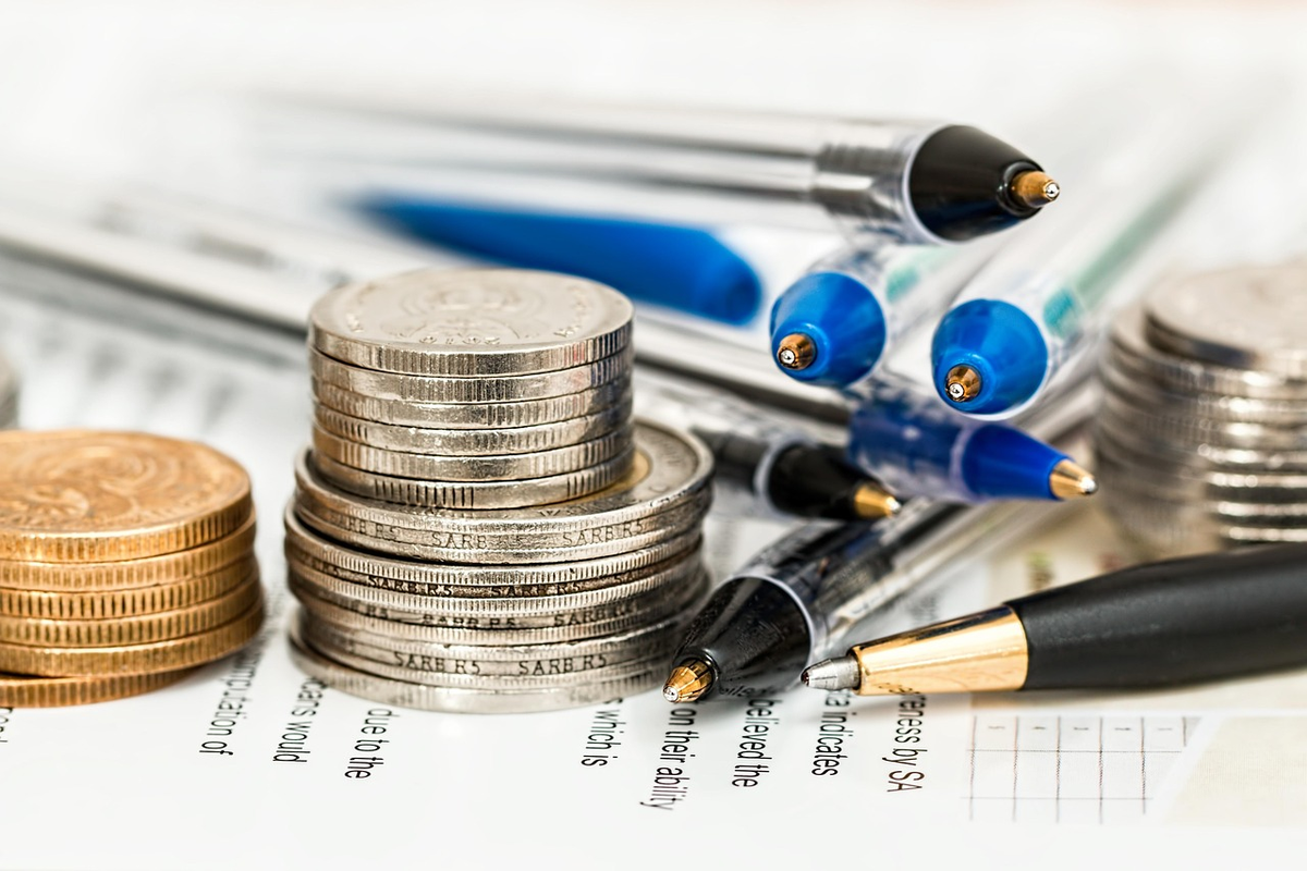 A glowing lightbulb casts a warm, clear light onto a foundation made of transparent, stable blocks, each subtly etched with symbols representing fundamental financial concepts like savings, investments, and budgeting, suggesting clarity and a solid start to financial literacy.