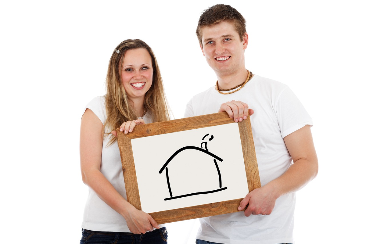 A stylized house at the center, with two distinct financial paths leading to it: one a straight, solid line symbolizing fixed interest rates, and the other a wavy, fluctuating line representing variable interest rates, visually depicting the homeowner's dilemma.