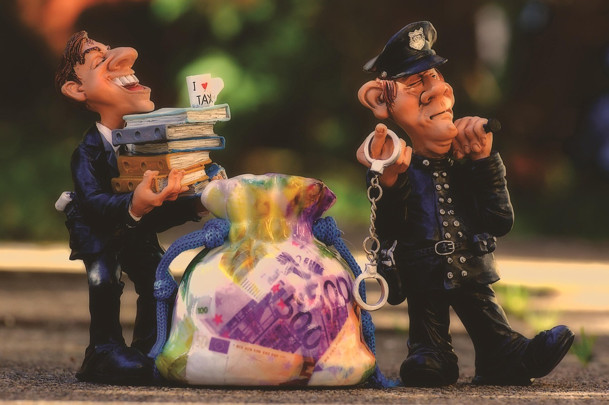 A hand holding a stack of banknotes and coins, with a distinct 15% portion visually separated or 'taxed away' from the top, emphasizing personal income tax on pension payouts.