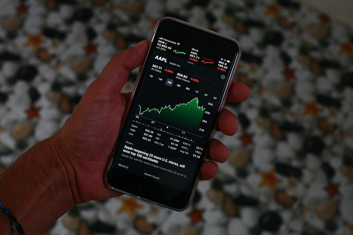 A sleek, interconnected digital network displaying abstract financial symbols (like currency signs, stock price graphs, and bond icons) flowing along illuminated pathways, illustrating the dynamic principles of capital mobilization, liquidity, and efficient pricing within organized global markets.